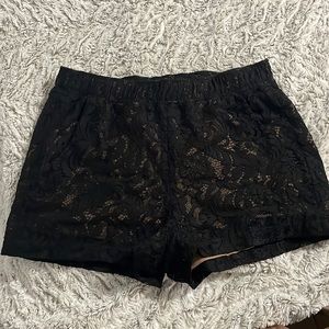 Short Lace shorts bcbg